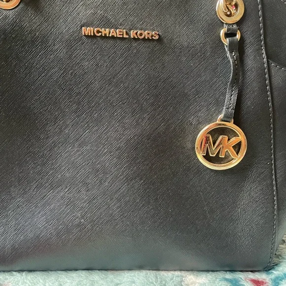 MICHAEL KORS Black with gold chain shoulder tote - Picture 3 of 11